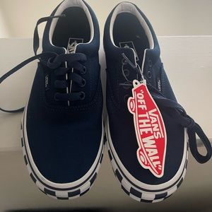 Boys big kids Van’s Era 3.5 new never worn with box.